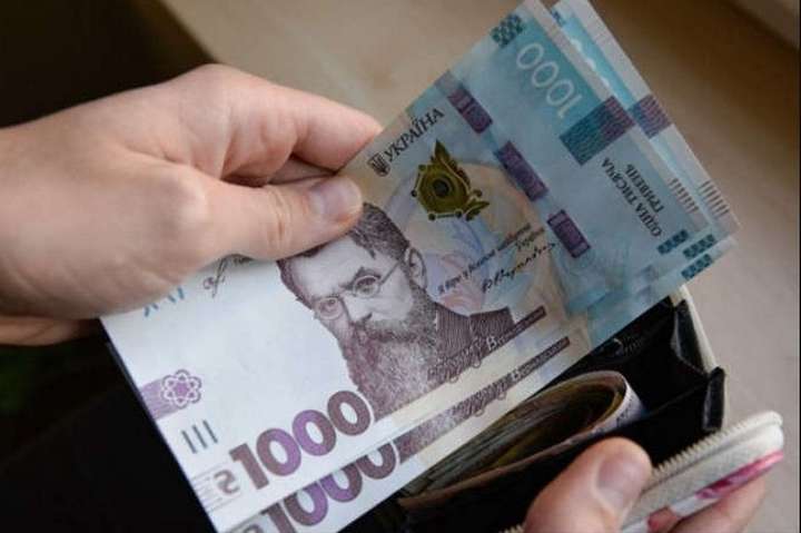 У Раді зареєстрували законопроєкт про підвищення мінімальної зарплати до 7500 грн