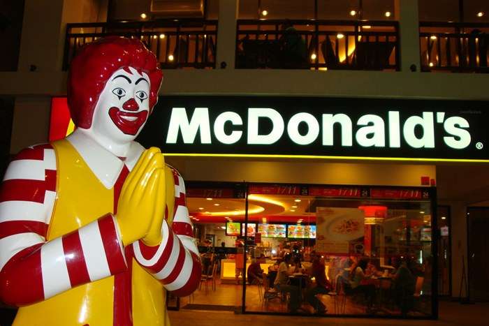 Корпорацию McDonald's обвиняют в расизме и требуют 1 миллиард долларов компенсации