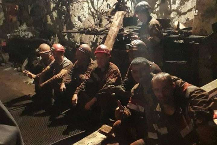На Днепропетровщине почти 400 горняков объявили подземный протест