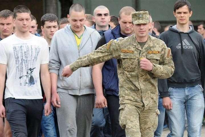 Хомчак розповів, коли в Україні можуть скасувати призов до армії