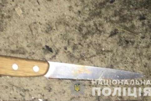 Поліція розшукує злочинця, що напав із ножем на лідера осередку партії в Обухові