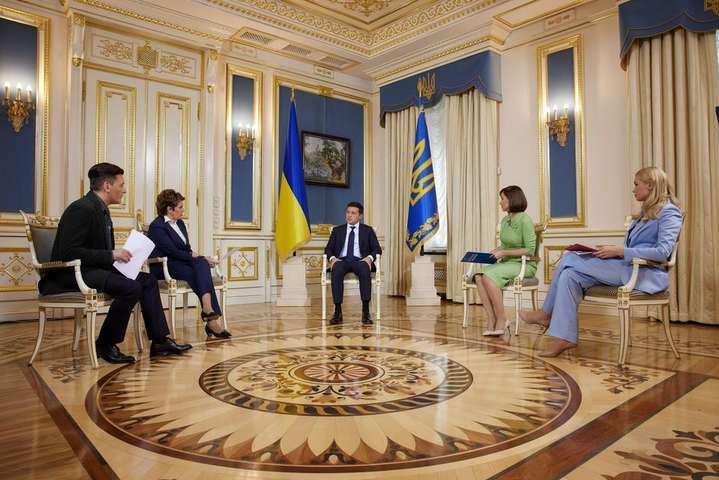 Зеленский перед выборами дал интервью четырем украинским телеканалам