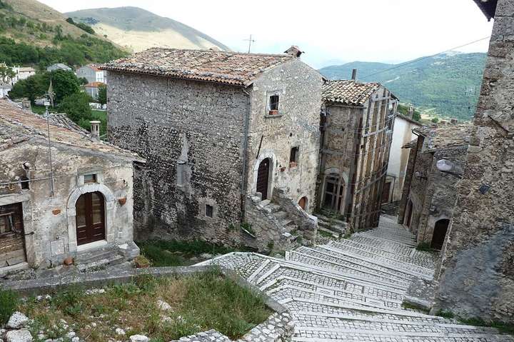 Італійське село пропонує гроші за переїзд на постійне місце проживання