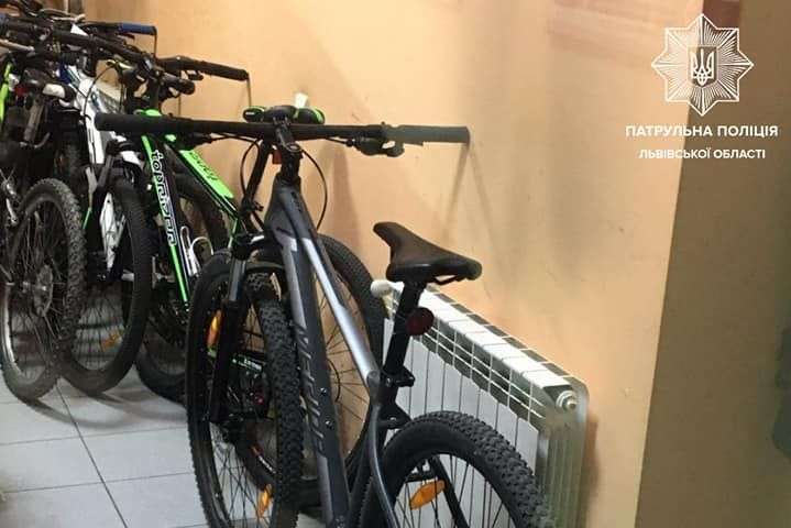 У Львові чоловіки викрали з ломбарду свій велосипед та здали його до іншого 