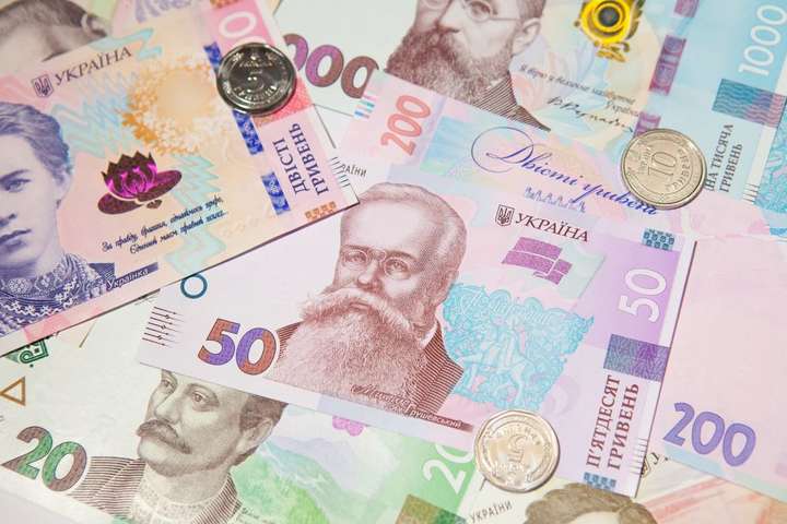Скільки банкнот та монет припадає на кожного українця: інфографіка Нацбанку