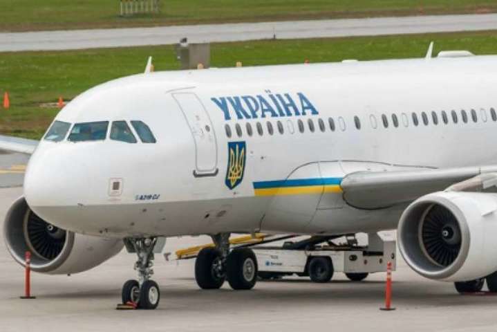 «Тендер отменен». Самолет Зеленского останется без спутникового интернета за 32 млн грн