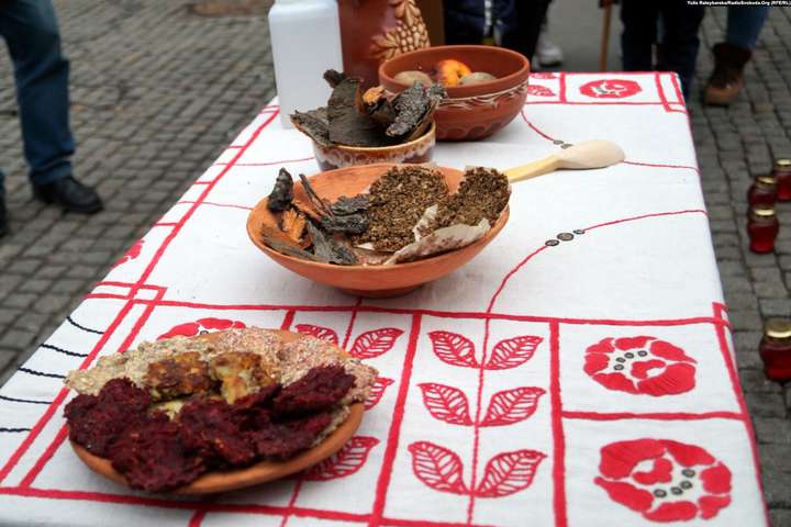 «Наїдки», щоб вижити: у Дніпрі показали страви років Голодомору (фото)