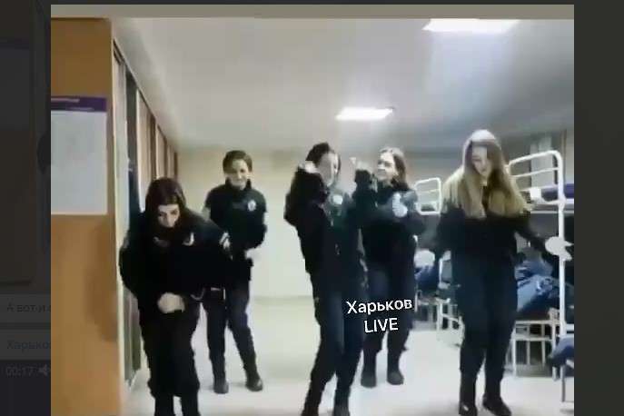 Танцы курсанток под «Вороваек»: Харьковский ВУЗ начал расследование