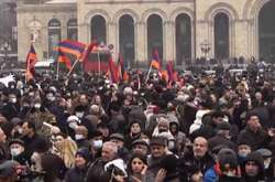 Опозиція Вірменії оголосила загальнонаціональний страйк та блокує адмінбудівлі