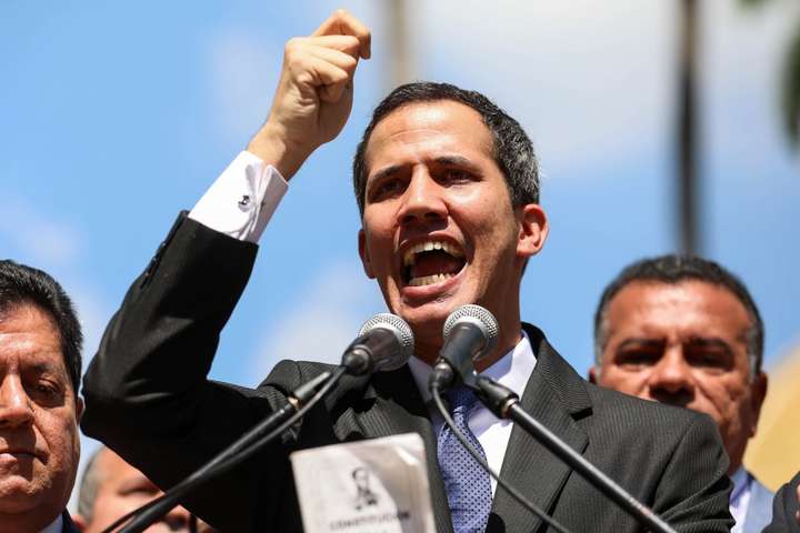 Парламент Венесуели відмовляється складати повноваження