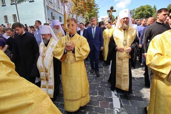 Попри складну ситуацію з Covid-19, Московська церква влаштовує хресну ходу у Києві