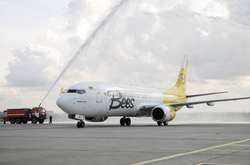 Перший літак нової української авіакомпанії Bees Airline прибув у Київ (фото)