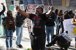 У Міннеаполісі знову спалахнули масові протести через вбивство афроамериканця