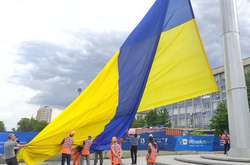 У Дніпрі оновили один із найбільших прапорів в Україні (відео)