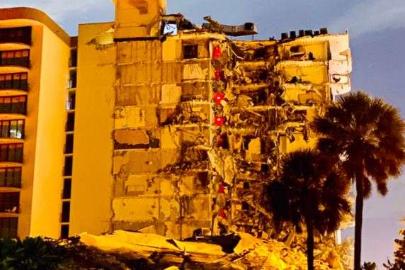 Обвал многоэтажки в Майами: возросло число жертв и пропавших без вести