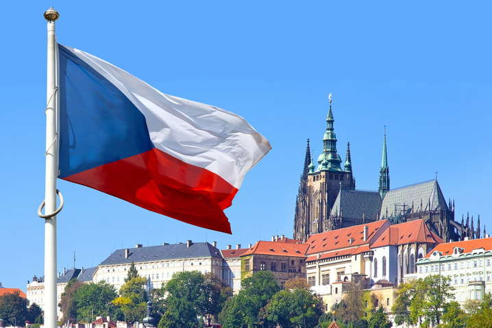 Чехия запретила поездки в Россию, Тунис и ряд других стран из-за мутации коронавируса