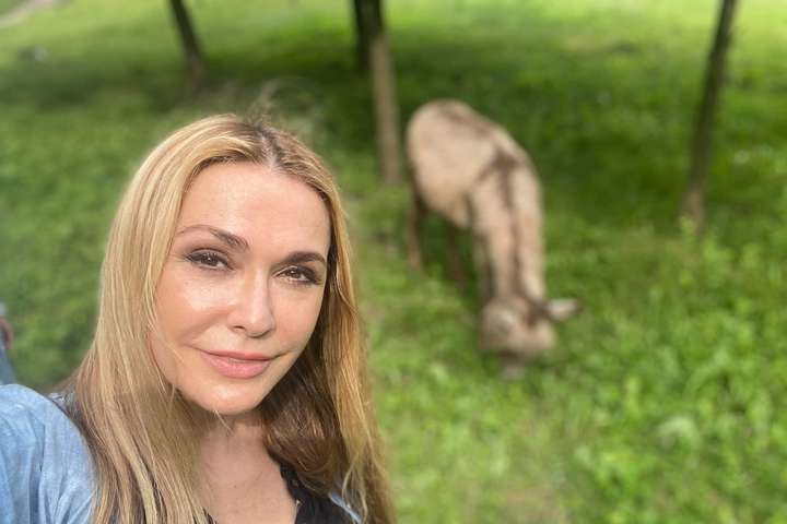Ольга Сумська побувала у раю та зустріла там кудлатого віслючка (фото, відео)