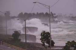Сильний вітер і величезні хвилі: шторм Ельза накрив Кубу (відео)