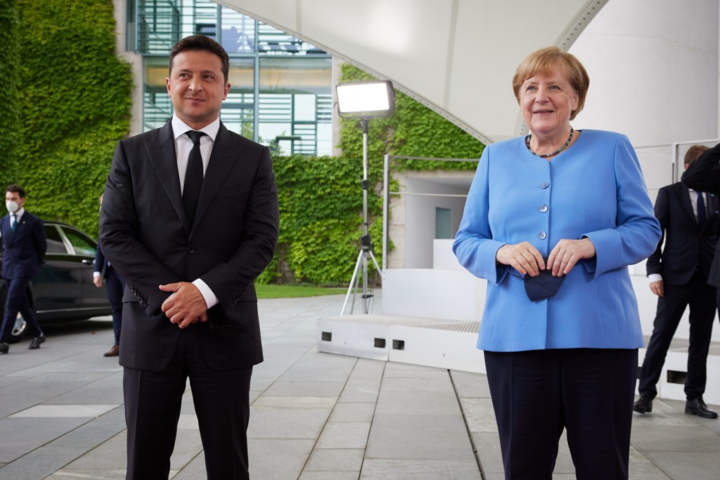 Меркель снова заговорила о реализации «формулы Штайнмайера»