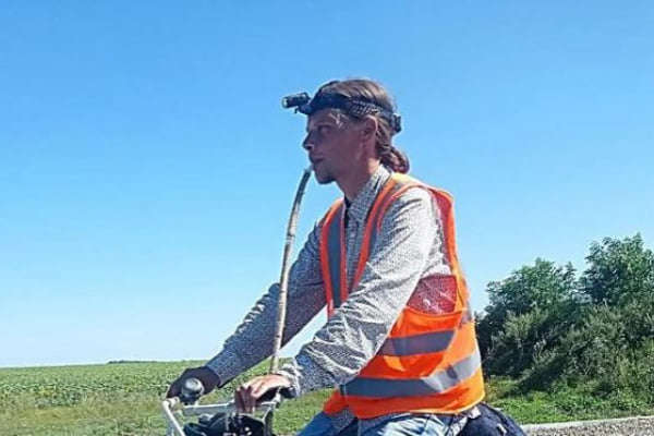 Український велосипедист проїхав 600 кілометрів, безперервно граючи на сопілці