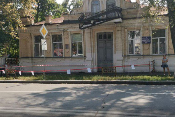 У Полтаві знесли балкон, з якого виступав Гітлер (фото)