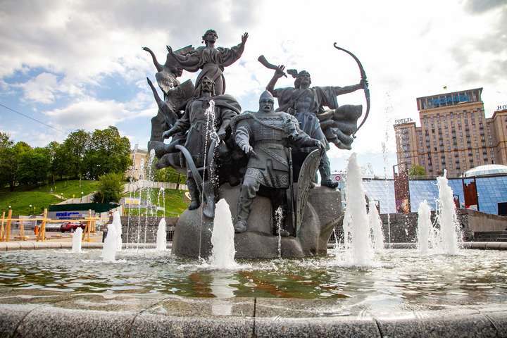 Частина фонтанів на Майдані припинить роботу до 25 серпня