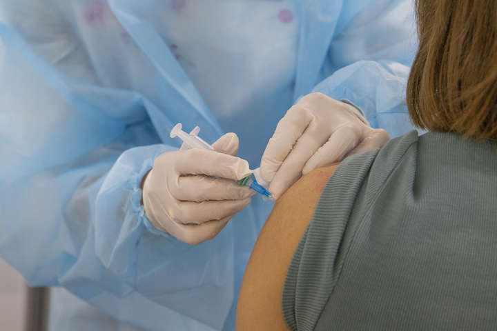 Центр масової вакцинації на Лівобережці два дні не працюватиме 