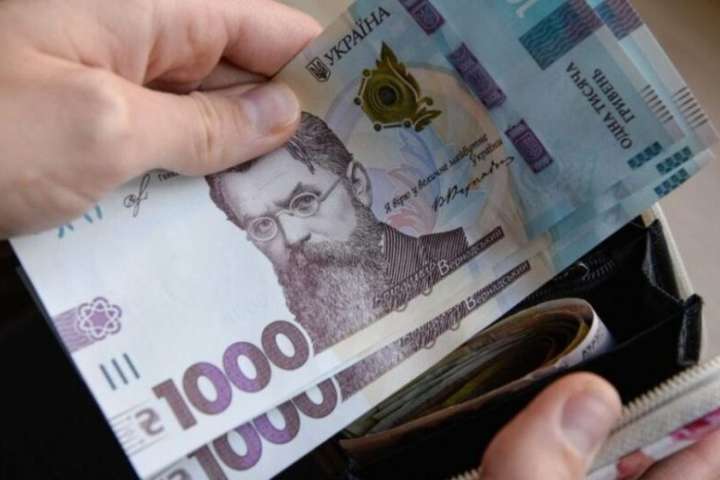 Стало відомо, в яких регіонах українці отримували найбільшу й найменшу зарплату 