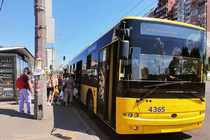 Из-за репетиции парада в Киеве не будут ходить автобусы, троллейбусы и трамваи (перечень)