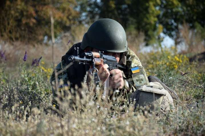 Боевики трижды нарушили режим «тишины», ранен украинский воин