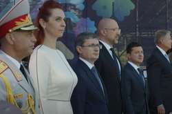 Зеленський і Шмигаль запізнились на парад з нагоди Дня незалежності Молдови 