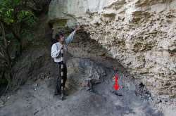 Археологи дослідили одну з найбільших печер долини Смотрича. Що знайдено (фото)