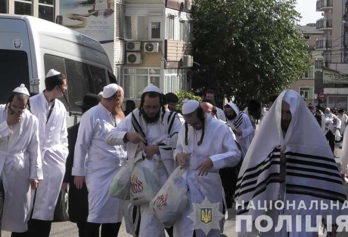 Хасиди масово їдуть в Україну. Ізраїльський міністр попередив про «бомбу, яка цокає»