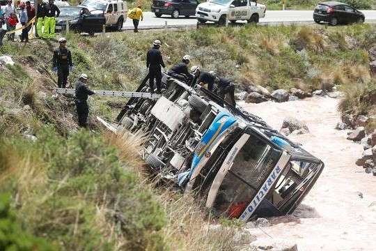 У Перу автобус впав у яр: загинуло 29 осіб