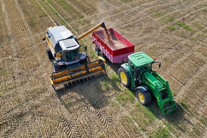 Украина собрала рекордный урожай зерна. Правительство говорит, что это их заслуга