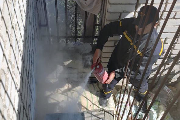 В Умани хасиды сделали зону барбекю на балконе и разожгли костер (фото) 