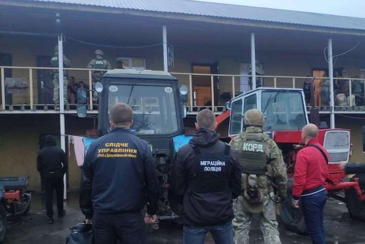 На Дніпропетровщині поліцейські затримали фермерів-рабовласників 