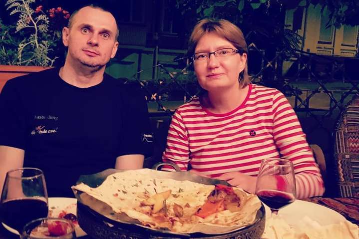 «Дуже гірко»: Сенцов відреагував на матюкливі заяви сестри про Україну