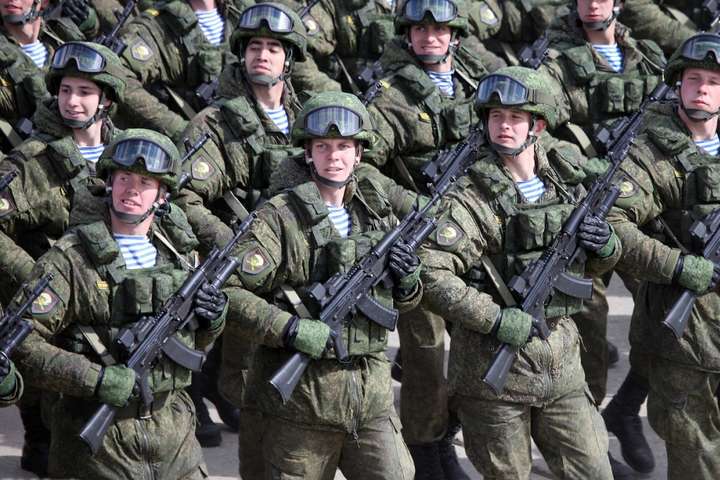 Стало відомо, на скільки Росія збільшить військові витрати у наступному році 