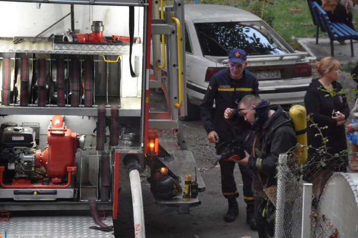 Пожежу в Одеській багатоповерхівці гасили 20 рятувальників (фото) 