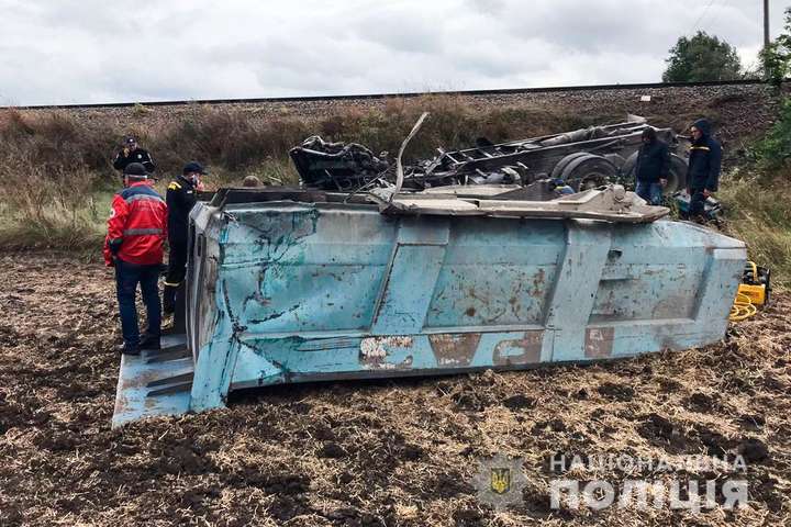 На Миколаївщині вантажівка зіткнулася з поїздом, загинув водій