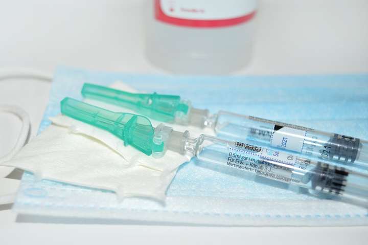 Імунолог пояснив, чому вакцинація від грипу цього року важливіша, ніж минулого