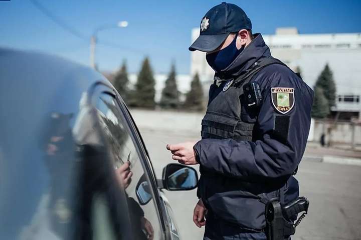 Коли поліція може вимагати страховий поліс на автомобіль: юристи дали роз’яснення