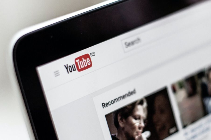 YouTube будет удалять видео с дезинформацией о вакцинах 