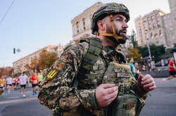 У Києві ветеран АТО подолав «десятку» у військовій амуніції вагою понад 30 кг