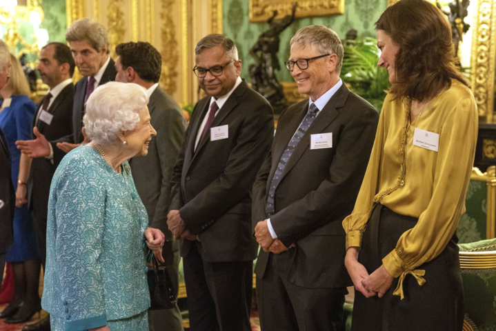 Британская королева встретилась с Биллом Гейтсом. Стало известно, о чем они общались 