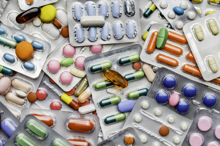 Какие лекарства без доказанной эффективности покупают украинцы: обнародован список