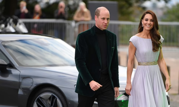 Принц Уильям с женой появились на публике на дорогом электромобиле (фото, видео)
