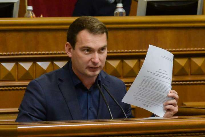 Раскол в «Голосе». Стефанчук объявил об отстранении председателя фракции, партия ответила