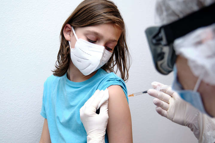 Минздрав разрешил вакцинировать детей от Covid-19: кого и какой вакциной